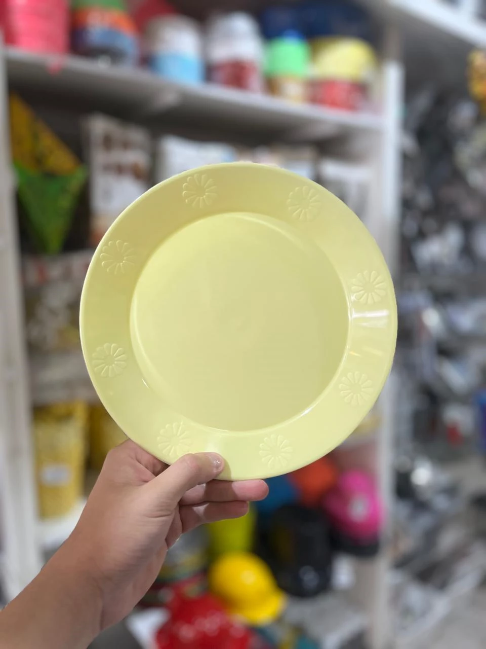 plato grande redondo plastico amarillo pastel 23cm x10u (calb)