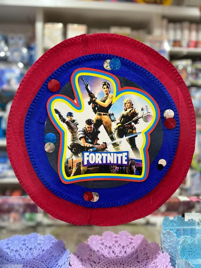 pinata (lolita) fornite