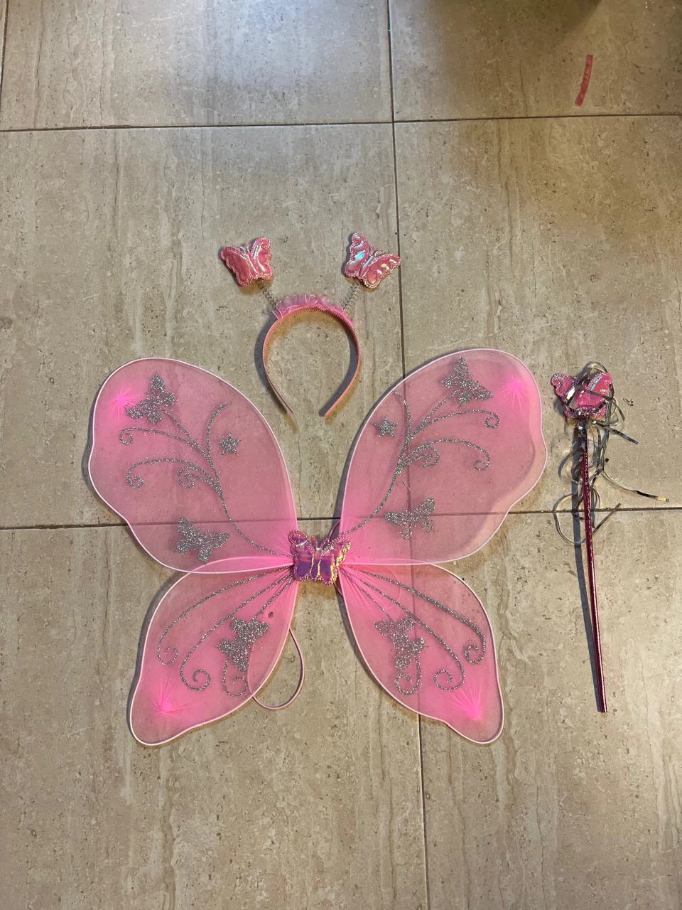 a set de alas de mariposa con vincha y varita (dimp) rosa